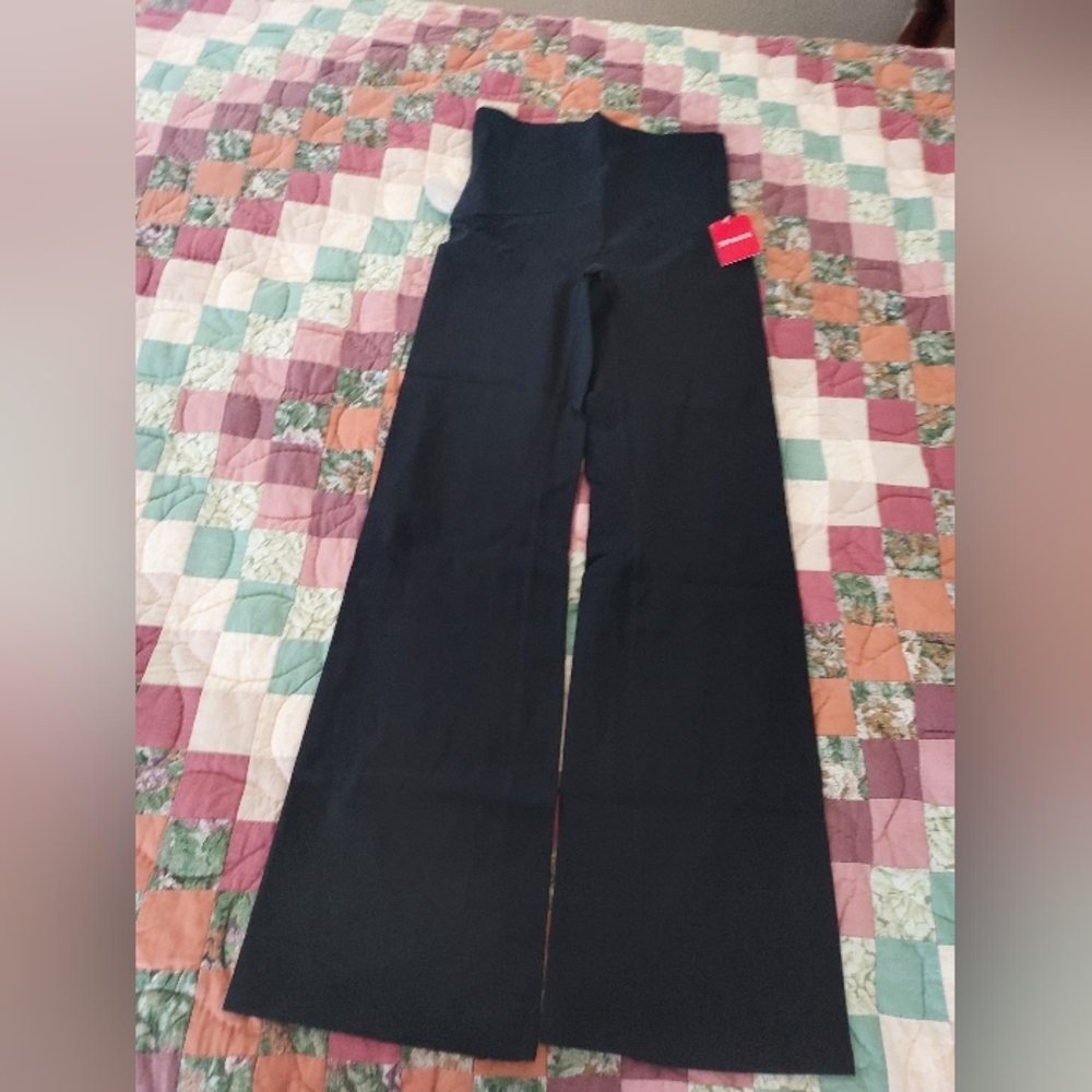 NWT Spanx Booty Boost Yoga Pants with Flare